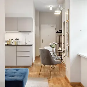 central-calm-bright-new-designer-flat.find-berlin-hotels.com/